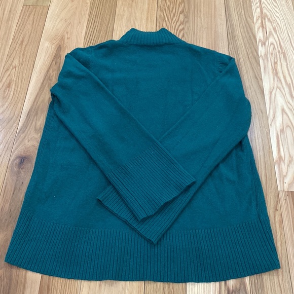 Winter hunter green sweater with bell sleeves - Picture 4 of 4